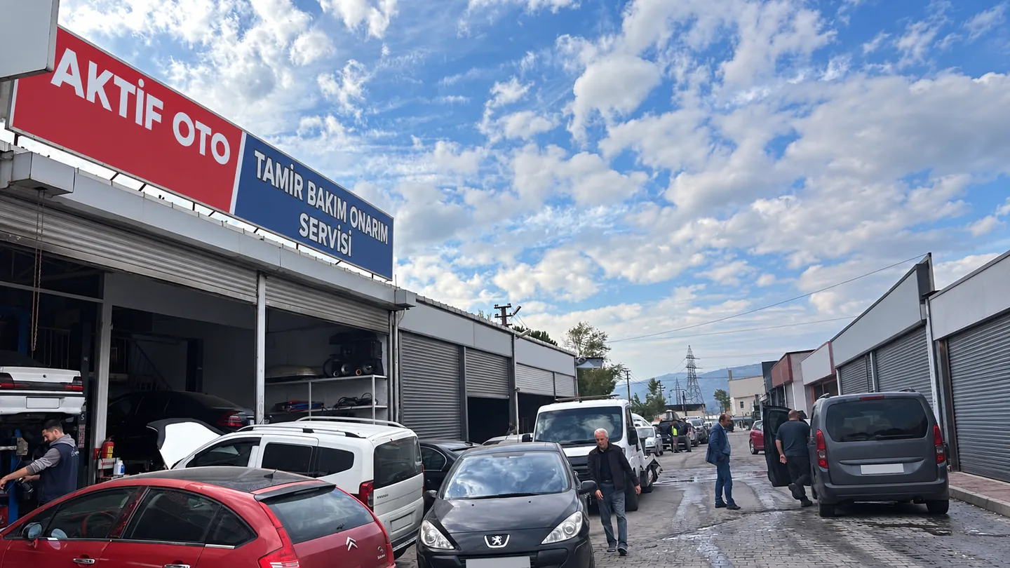 Atölyenin bulunduğu servis sokağından görünüm